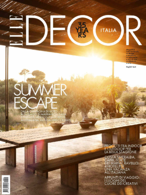 Pareti in legno che celano elementi contenitivi ed accessori